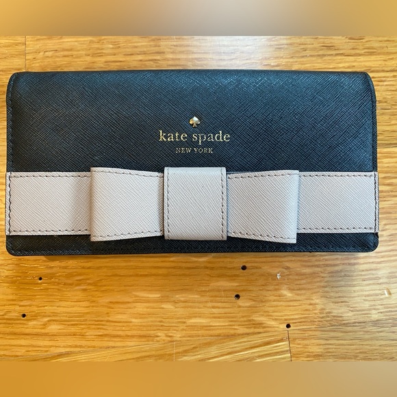 Kate Spade Bow Wallet - Picture 1 of 5